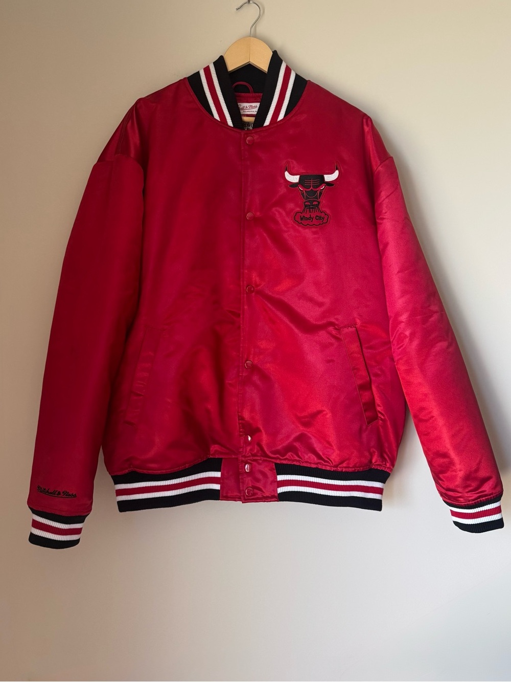 Chicago Bulls Mitchell & Ness Red Satin Retro Embroidered Jacket